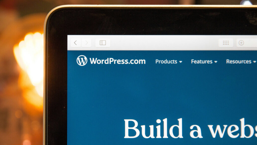 laptop mit geöffneter Wordpress-Startseite